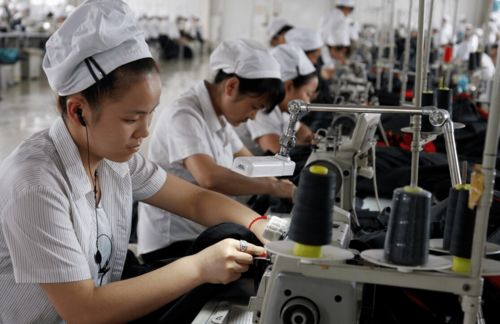 中国工厂工时困境 为何8小时双休制难落实与典当业务的关联分析